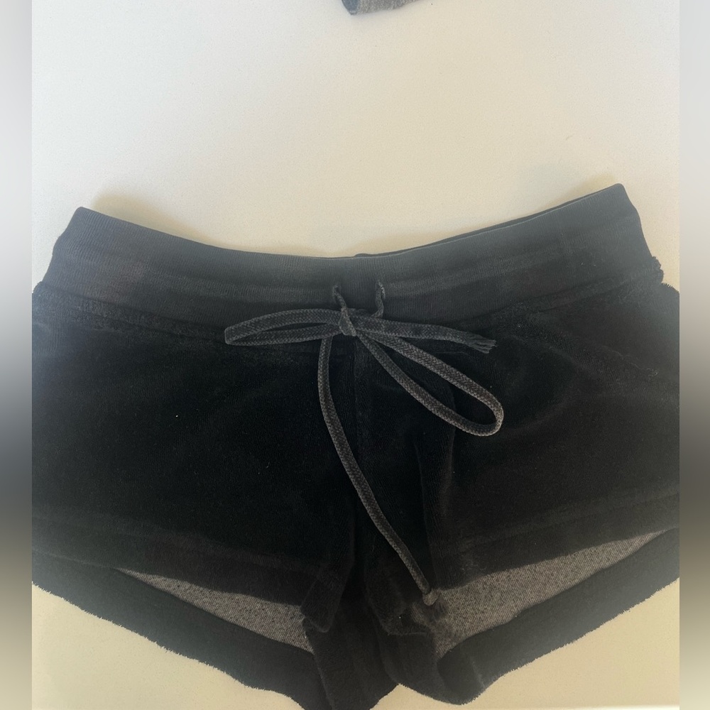 Black hard tail girls shorts.